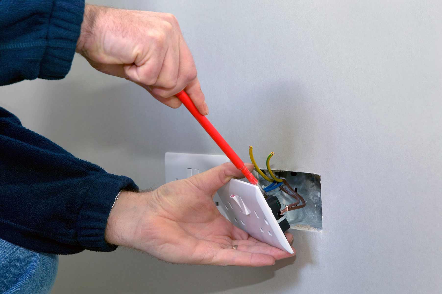 Our electricians can install plug sockets for domestic and commercial proeprties in Shaw and the local area. 